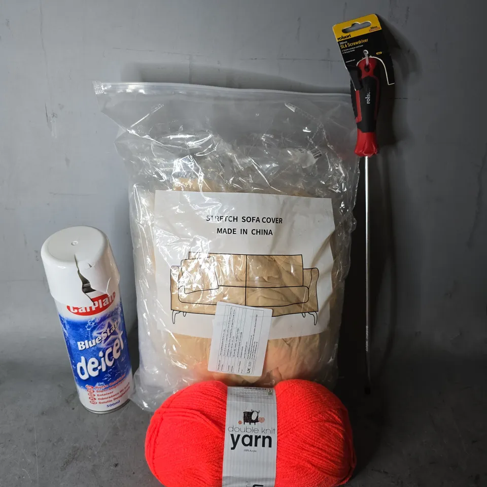 BOX OF APPROXIMATELY 8 ASSORTED BROKEN ITEMS TO INCLUDE - ROLSON SL6 SCREWDRIVER , DOUBLE KNIT YARN , STRETCH SOFA COVER ETC