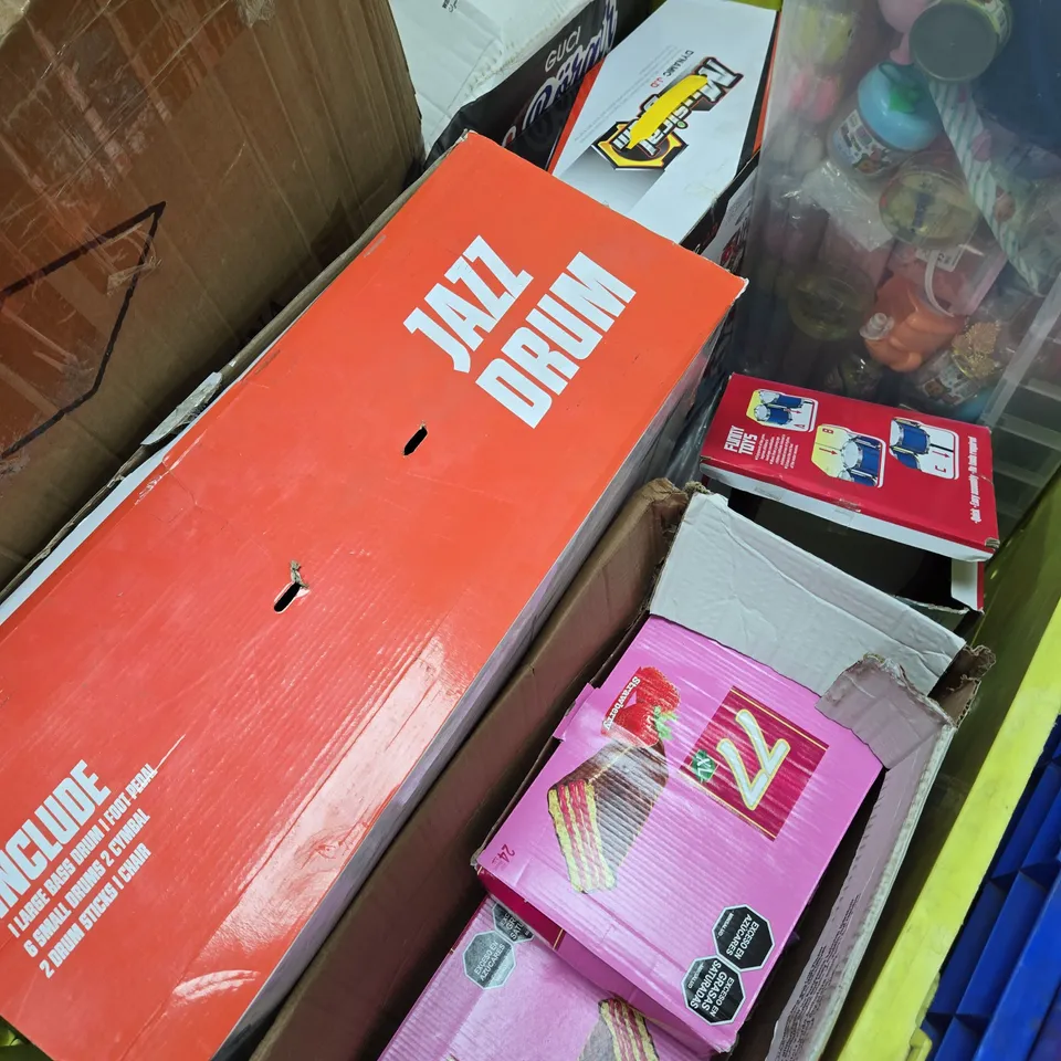 PALLET OF APPROXIMATELY 20 ASSORTED ITEMS TO INCLUDE JAZZ DRUM KIT, RUGS, GUCI W.BORGIR MARSHMALLOW SWEETS, ETC - COLLECTION ONLY