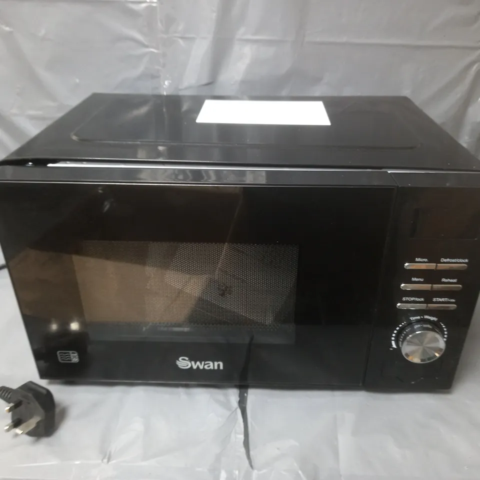 SWAN 20L 700W DIGITAL MICROWAVE IN BLACK RRP £64