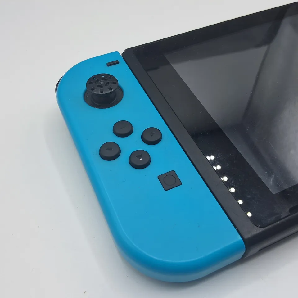 NINTENDO SWITCH HANDHELD CONSOLE WITH NINTENDO BRANDED MESSENGER CARRY BAG AND ACCESSORIES 