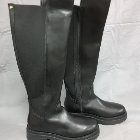 BOXED PAIR OF DUNE BLACK LEATHER CHUNKY CHELSEA BOOTS - 6