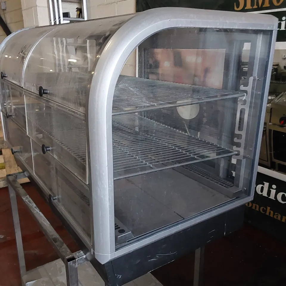 LINCAT C6R/125SU-F1 COMMERCIAL REFRIGERATED FOOD SHOWCASE WITH STAND 