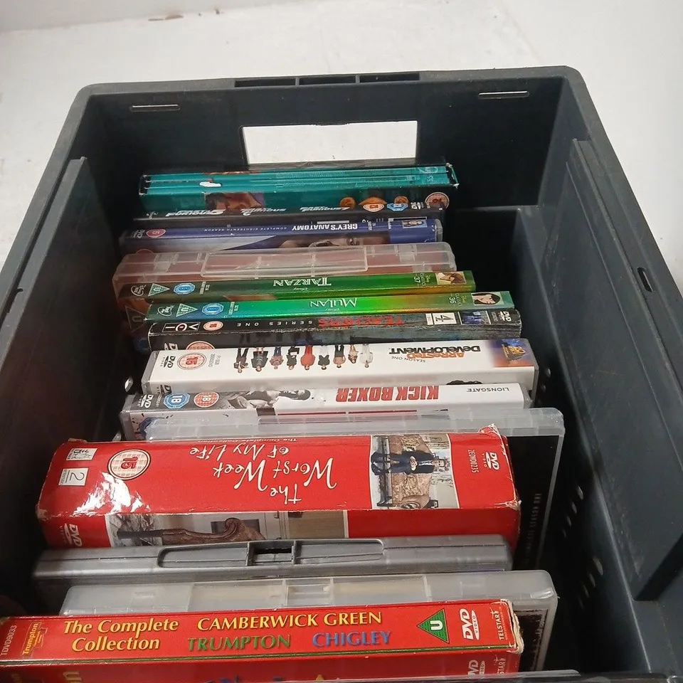 APPROXIMATELY 16 ASSORTED DVDS INCLUDING FIREMAN SAM , FRIENDS AND DR WHO