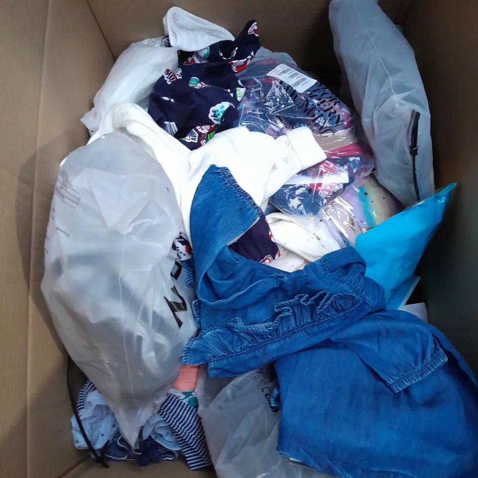 BOX OF APPROXIMATELY 35 ASSORTED KIDS CLOTHING ITEMS TO INCUDE - PYJAMAS, UNDERWEAR, JACKET, ETC