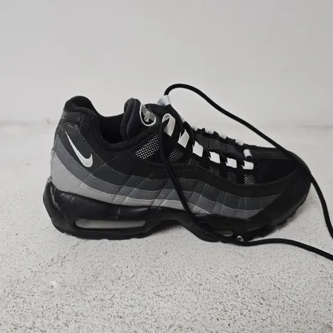 UNBOXED PAIR OF NIKE AIR MAX 95 IN REVERSE DUST - UK 7