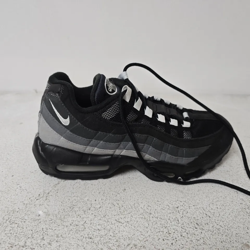 UNBOXED PAIR OF NIKE AIR MAX 95 IN REVERSE DUST - UK 7