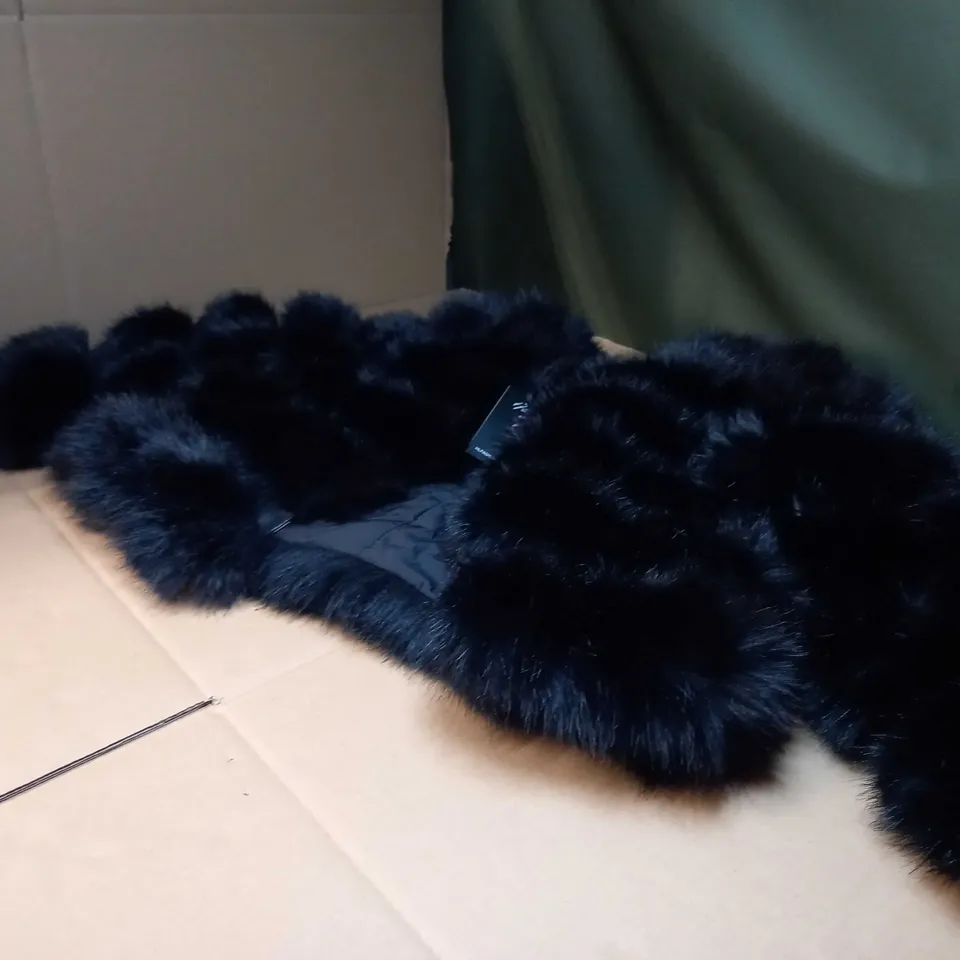 DESIGNER BLACK FAUX FUR/FAUX LEATHER DETAILED JACKET - MEDIUM