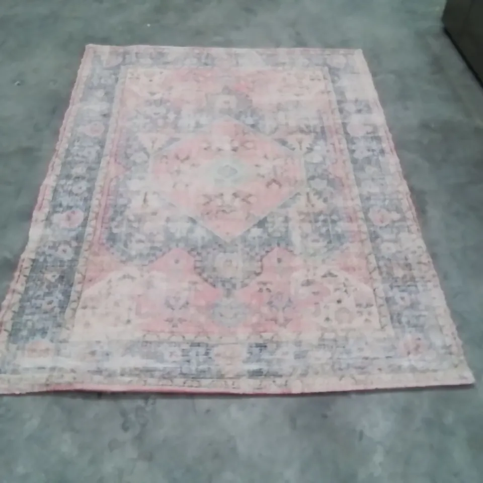 QUALITY DESIGNER AREA RUG - APPROXIMATELY 170X120CM