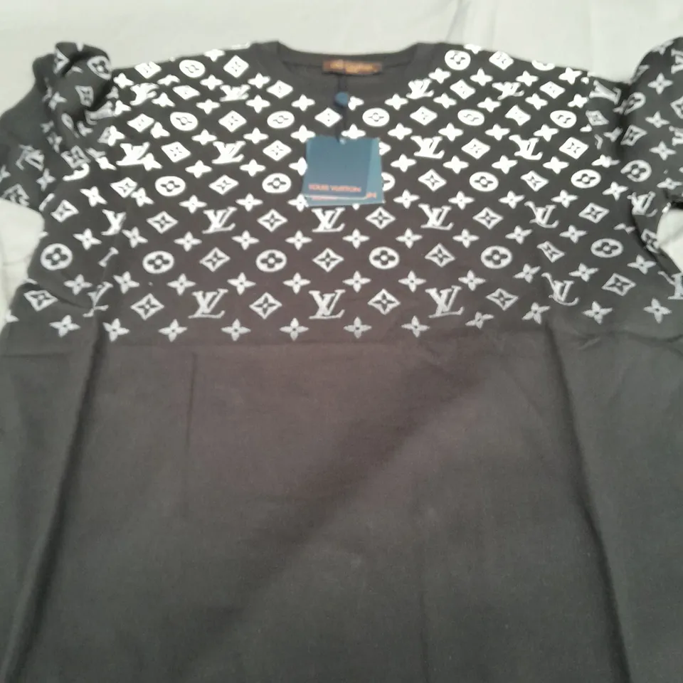 LOUIS VUITTON BLACK T-SHIRT - SMALL