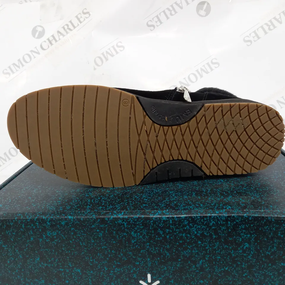  BOXED PAIRS OF EMU AUSTRALIA "OXLEY" LEATHER BOOTS - UK SIZE 6, BLACK 