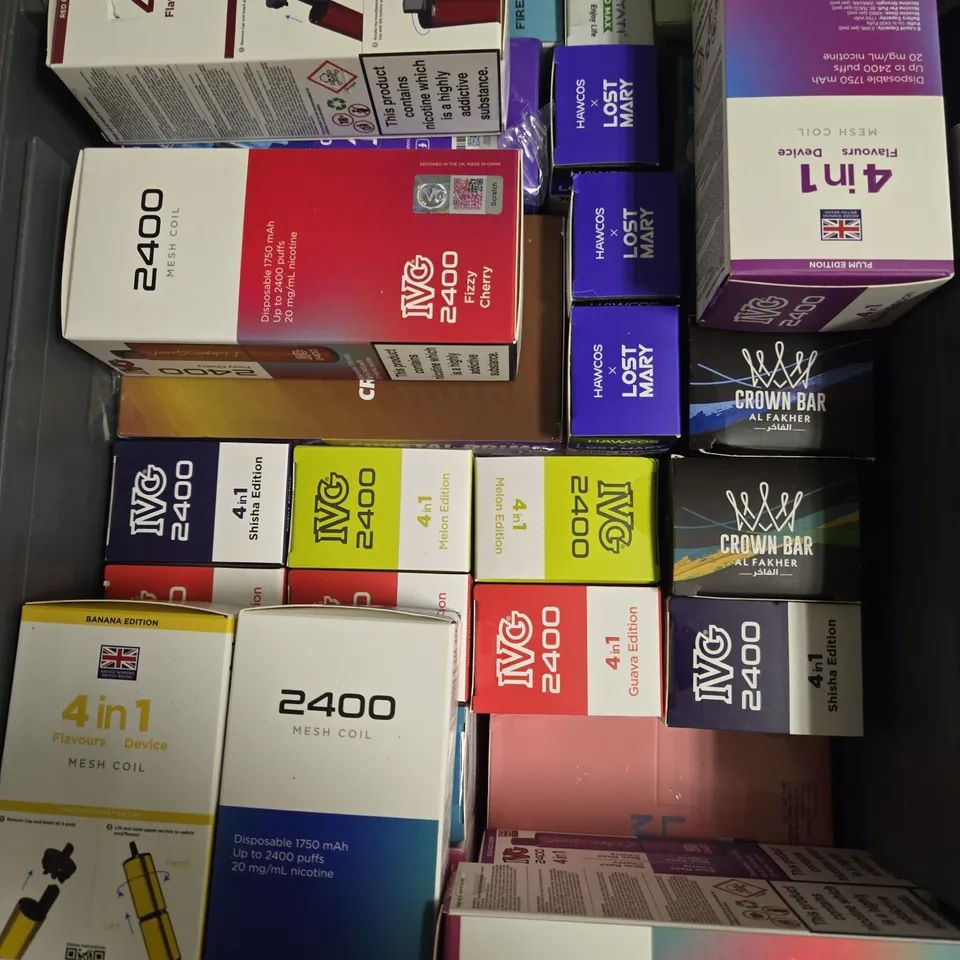 APPROXIMATELY 25 ASSORTED E-CIGARETTE & VAPING ITEMS IN VARIOUS BRANDS 