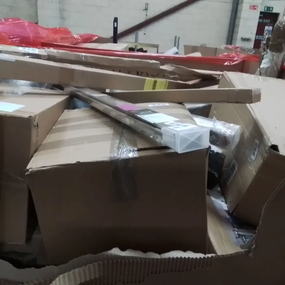 PALLET OF ASSORTED HOUSEHOLD GOODS AND PRODUCTS TO INCLUDE;KIDS GAME BASKET BALL HOOP,PANS,KNITTING LOOM