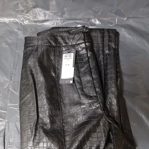 VERO MODA SLIM CROC PANTS - BLACK - SIZE M