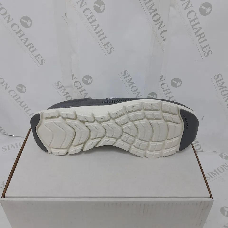 BOXED PAIR OF SKETCHERS FLEX-LITE SLIP ON GREY SIZE 9