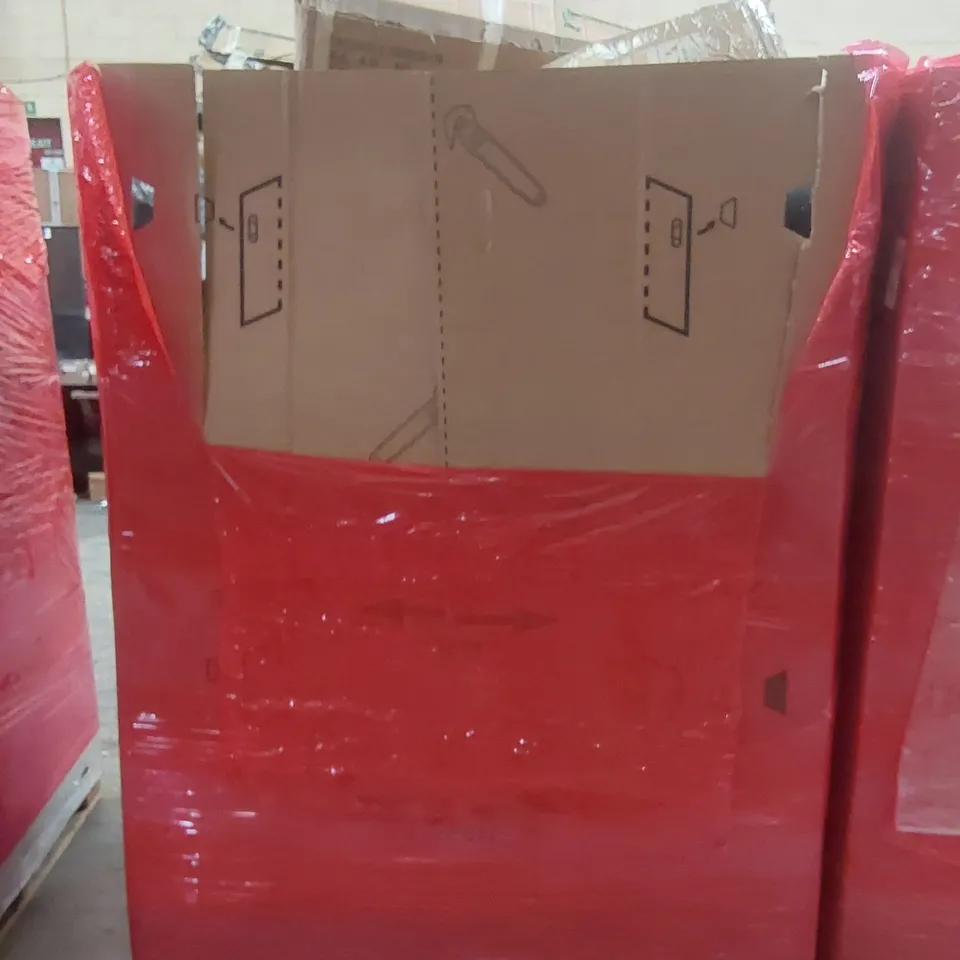 PALLET CONTAINING A VERY LARGE QUANTITY OF ASSORTED ITEMS INCLUDING: INFLATABLE PADDLE POOL, FOLDING CHAIR, MATTRESS TOPPER ECT