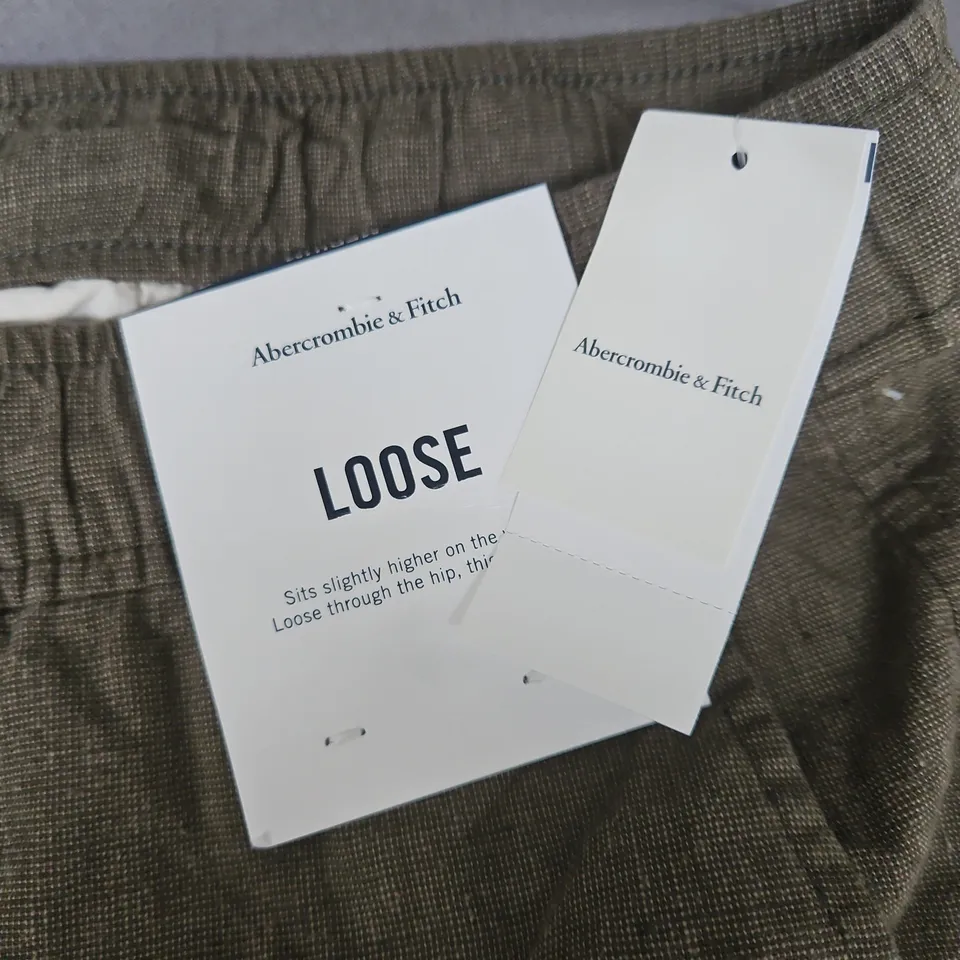 ABERCROMBIE & FITCH LOOSE FIT KHAKI PANTS, SIZE M