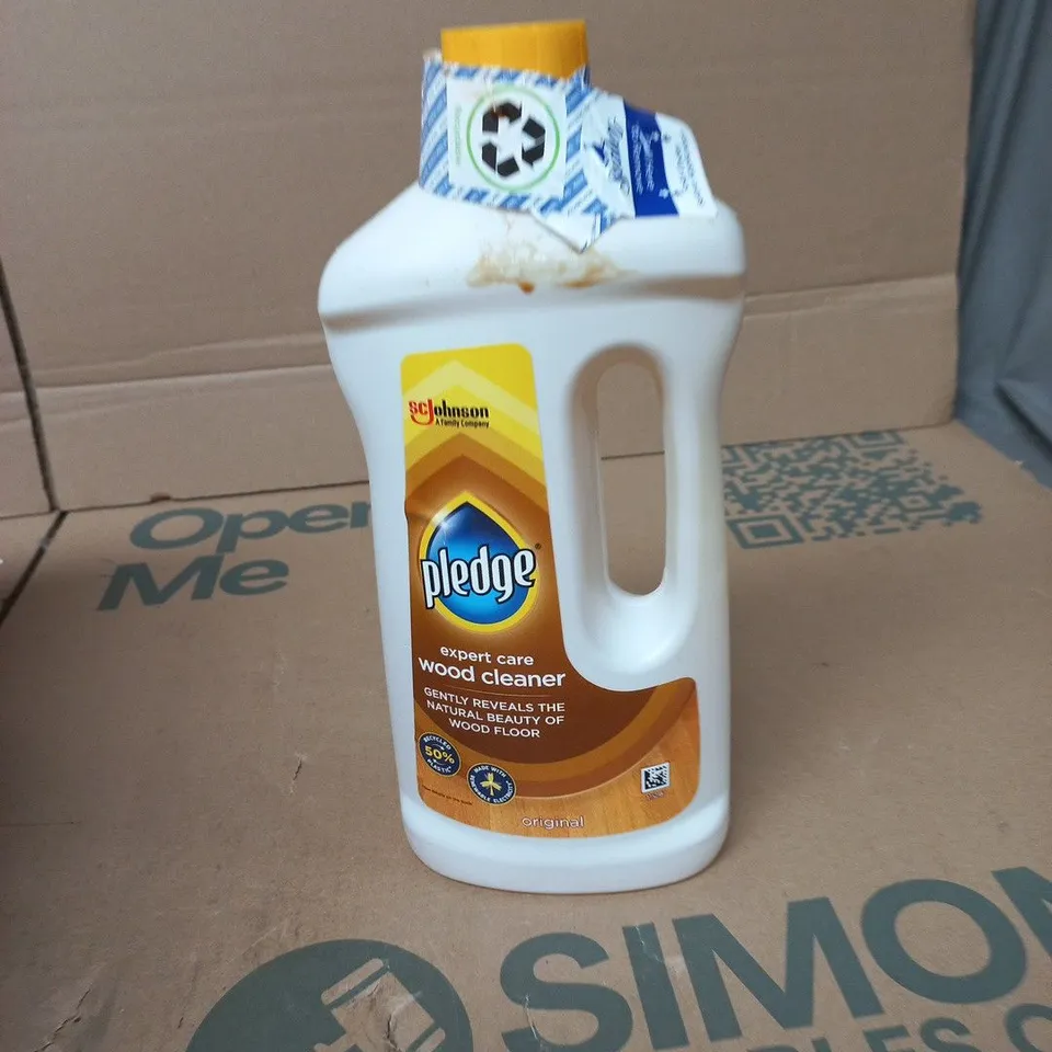 TOTE OF APPROXIMATELY 12 ASSORTED ITEMS TO INCLUDE: PLEDGE WOOD CLEANER 