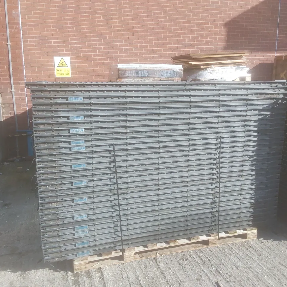 PALLET OF APPROX 30 X SOLYNDRA 200W SOLAR PANELS - MODEL: SL-200-200