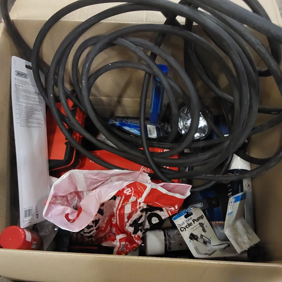 BOX OF ASSORTED TOOLS AND WHEELS TO INCLUDE: UNDERBODY SEAL GUN, 12V DIGITAL TYRE INFLATOR, 3 WAY SLIDE LEVER GREASE GUN, 8PCS MICRO SOLDERING TERMINAL SET ECT