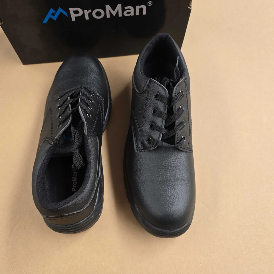 BRAND NEW PAIR OF PROMAN PM102 OMAHA CHUKKA SAFETY SHOES IN BLACK - UK 11