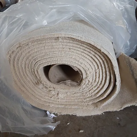 ROLL OF QUALITY ROYAL VELVET BEAUMONT CARPET - CREAM // SIZE: APPROXIMATELY: 7.3 X 5M