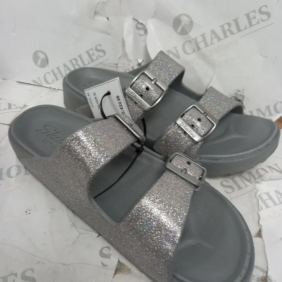 SKECHER SILVER SANDALS SIZE 5