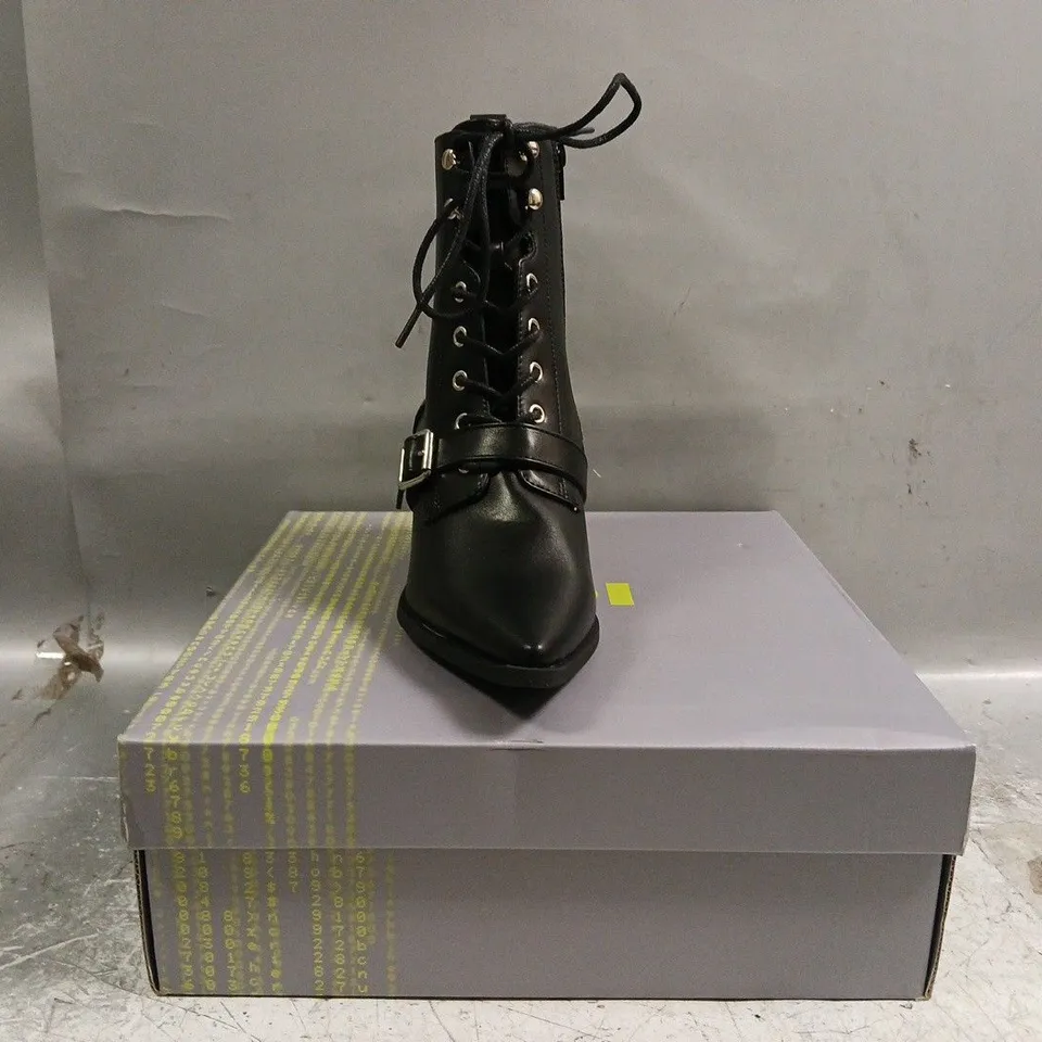 BOXED PAIR OF KOI HAWK POINTED COWBOY BOOTS IN BLACK SIZE UK 3 