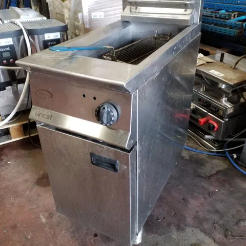 LINCAT OPUS 800 OG8115/OP/N 16 LTR NATURAL GAS FREESTANDING SINGLE TANK VORTECH FRYER