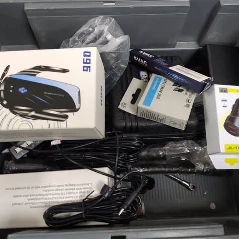APPROXIMATELY 10 ASSORTED VEHICLE PARTS & ACCESSORIES/TOOLS TO INCLUDE SHIMANO DISC BRAKE PADS, SVAC GLOW PLUGS, 15W WIRELESS CHARGING PHONE HOLDER, ETC - COLLECTION ONLY