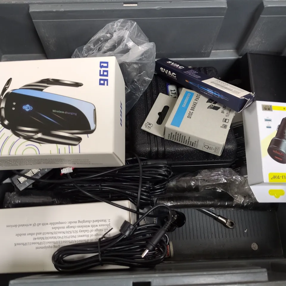 APPROXIMATELY 10 ASSORTED VEHICLE PARTS & ACCESSORIES/TOOLS TO INCLUDE SHIMANO DISC BRAKE PADS, SVAC GLOW PLUGS, 15W WIRELESS CHARGING PHONE HOLDER, ETC - COLLECTION ONLY