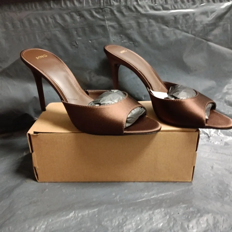 BOXED PAIR OF MANGO PEEP TOE STILETTO HEEL SANDALS IN CHOCOLATE SIZE EU 38