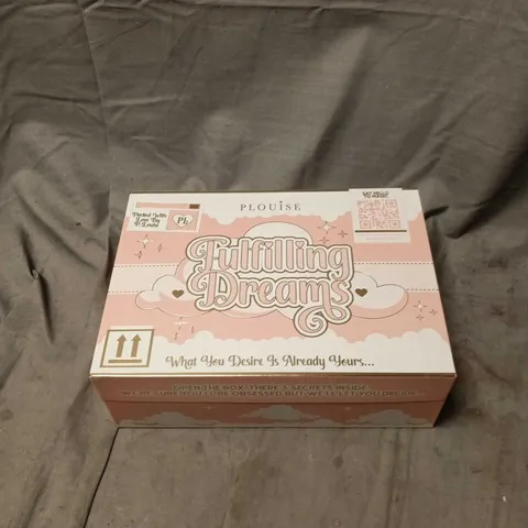 PLOUISE FULFILLING DREAMS GIFT SET TO INCLUDE GLITTER SETTING SPRAY, FLUFFY FANTASY PALETTE ETC