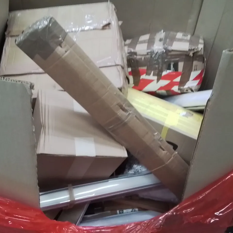 PALLET OF ASSORTED HOUSEHOLD GOODS AND PRODUCTS TO INCLUDE;CAT LITTER TRAY,LED AQUARIUM LIGHT