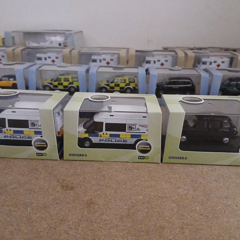 APPROXIMATELY 25 OXFORD DIECAST 1:76 EMERGENCY & POLICE VEHICLE COLLECTION