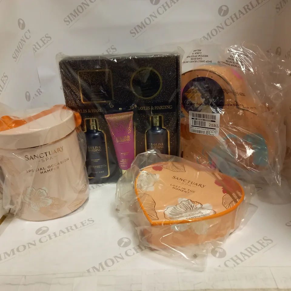 LOT OF 8 ASSORTED BODYCARE GIFT SETS, TO INCLUDE MOSCHINO, SANCTUARY, BAYLIS & HARDING & OH MUMMA RRP £227
