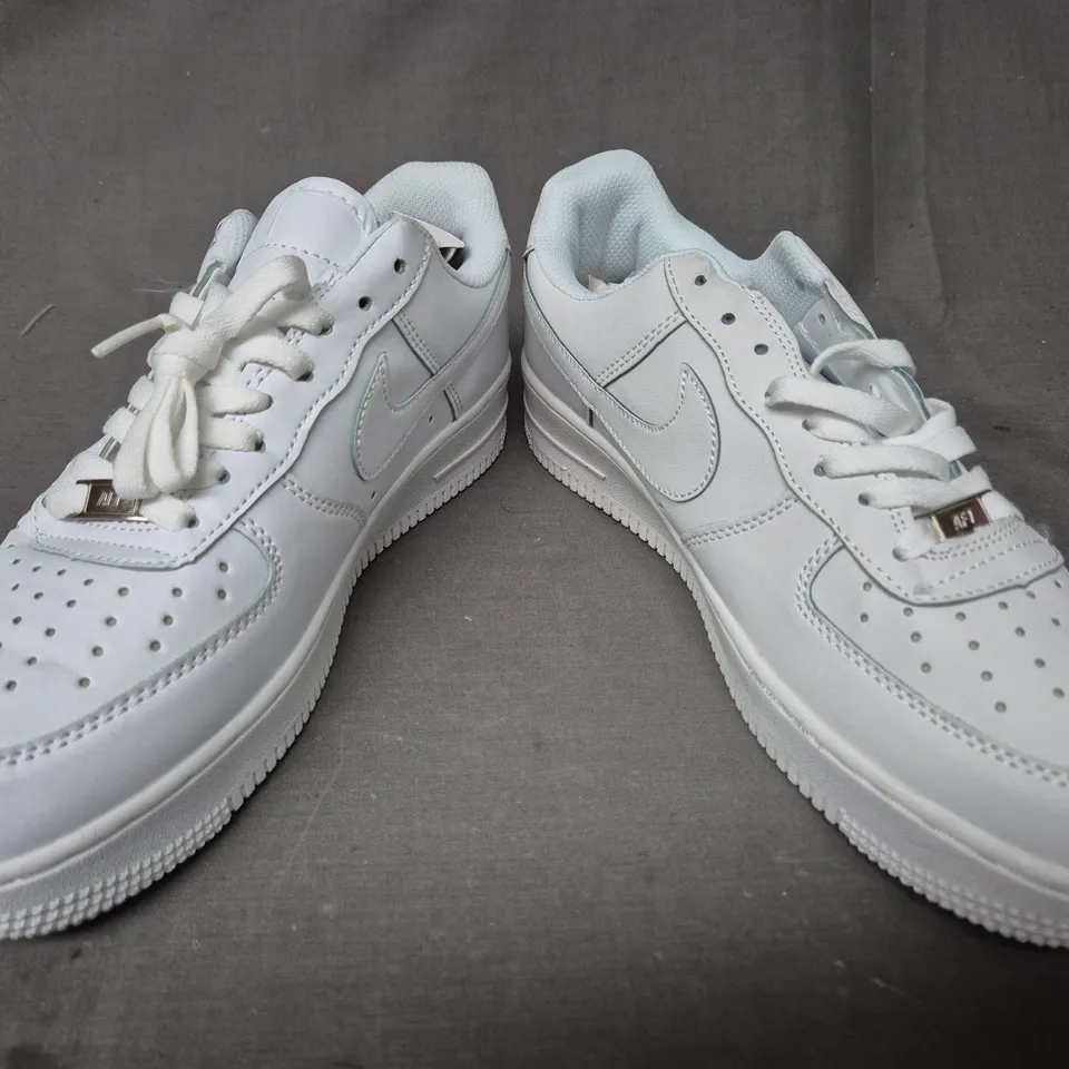 PAIR OF NIKE AIR FORCE 1 SHOES IN WHITE UK SIZE 8.5