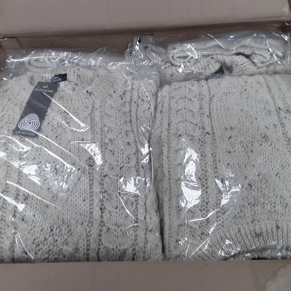 LOT OF APPROXIMATELY 10 PURE NEW WOOL JUMPERS - L