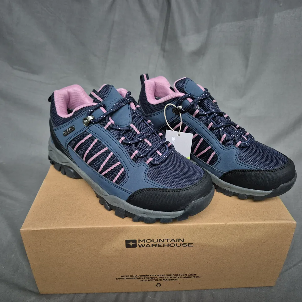 BOXED PAIR OF MOUNTAIN WAREHOUSE WALKING SHOES - UK SIZE 6