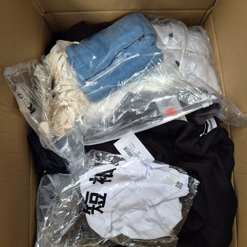 LARGE BOX OF ASSORTED CLOTHING ITEMS IN VARIOUS SIZES, STYLES AND COLOUR 