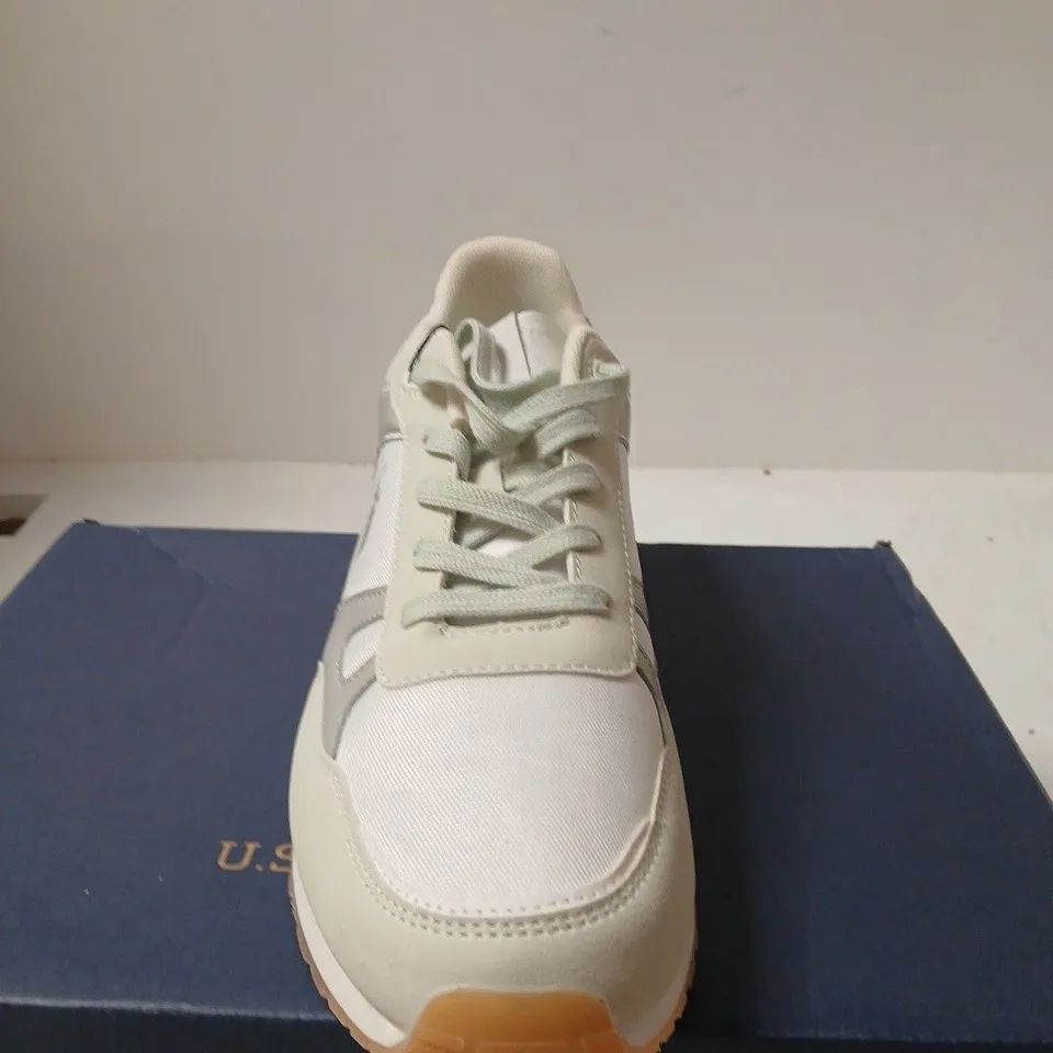 BOXED PAIR OF U.S. POLO ASSN. TABRY009M WHITE/LIGHT GREY SNEAKERS – UK 9.5