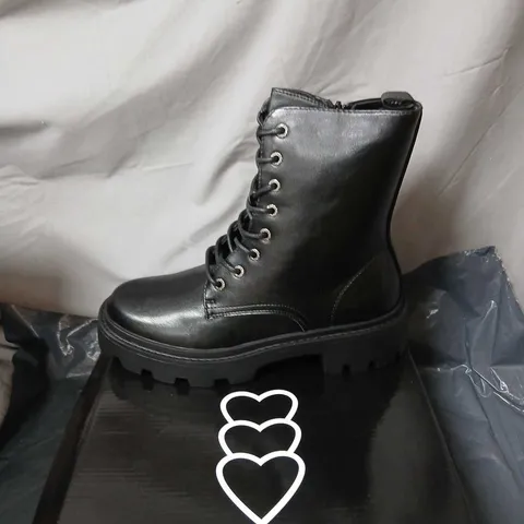 KOI MEN'S BLACK LEATHER BOOTS, STYLE NO S3, UK 6