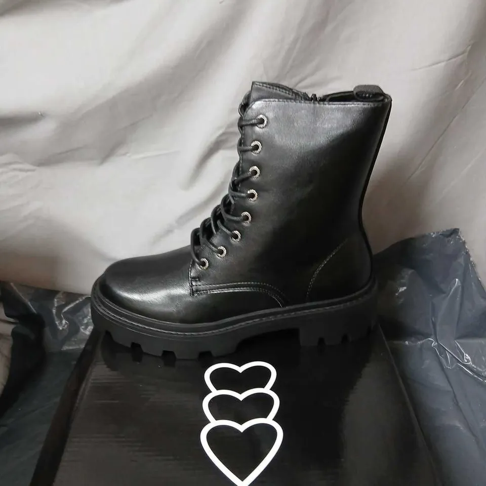 KOI MEN'S BLACK LEATHER BOOTS, STYLE NO S3, UK 6