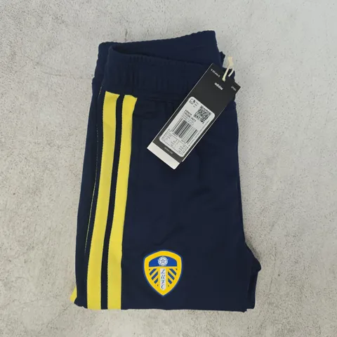 ADIDAS LEEDS UNITED FC PANTS IN DEEP NAVY/YELLOW SIZE 9/10 YEARS