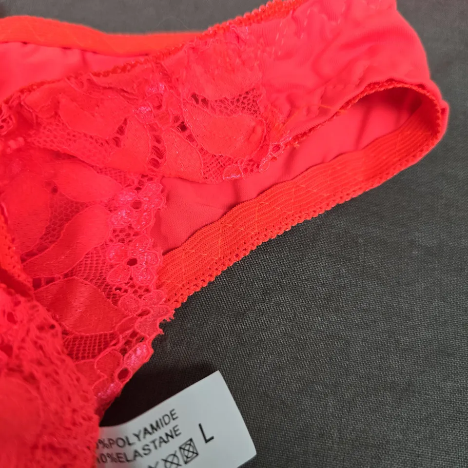 ORANGE LACE LINGERIE SET (BRA & THONG) – WOMEN, SIZE L