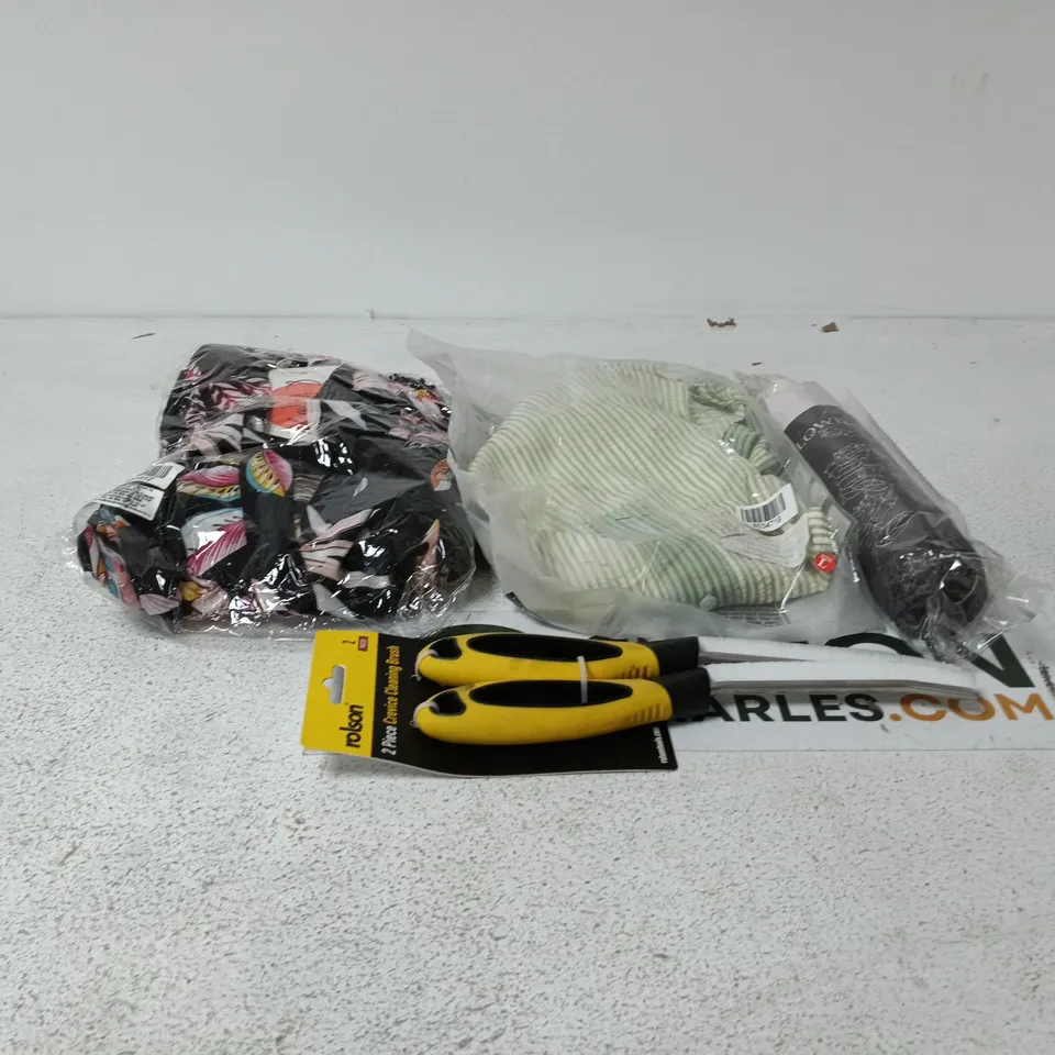 BOX OF APPROXIMATELY 30 ASSORTED ITEMS TO INCLUDE CLOTHING, UMBRELLAS, ROLSON 2 PIECE CREVICE CLEANING BRUSH ETC