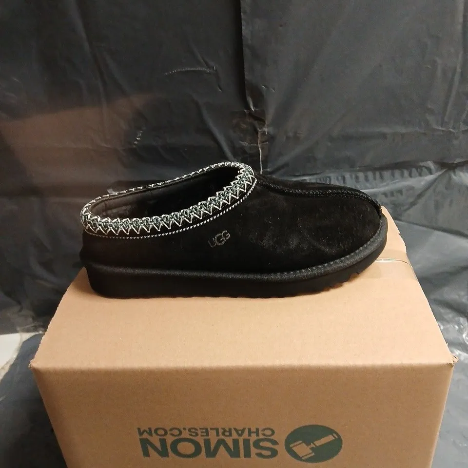 UGG BLACK SUEDE SLIPPERS WITH SHEARLING TRIM SIZE 5