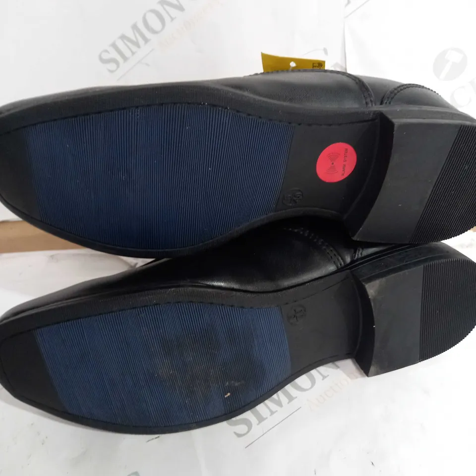 TAYLOR & WRIGHT LEATHER SHOES, BLACK - SIZE 6