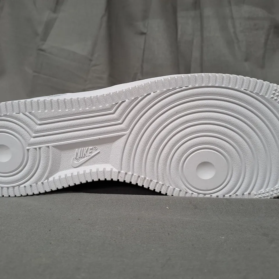 PAIR OF NIKE AIR FORCE 1 SHOES IN WHITE UK SIZE 11