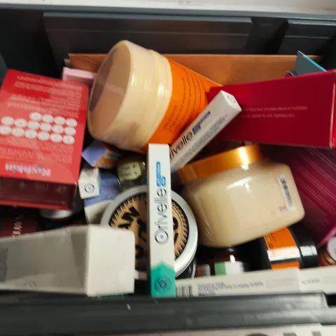APPROXIMATELY 15 ASSORTED HEALTH & BEAUTY PRODUCTS 