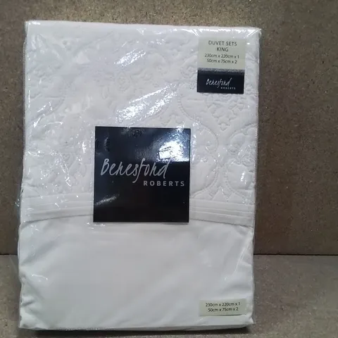 BRAND NEW BEKSFORD ROBERTS DUVET SET KINGSIZE (GOLD)